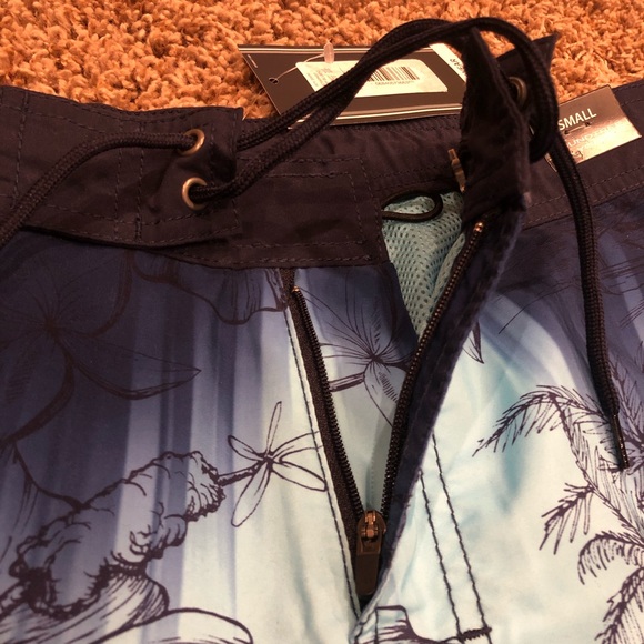 Roundtree & Yorke Men’s Swim Trunks - Picture 7 of 8